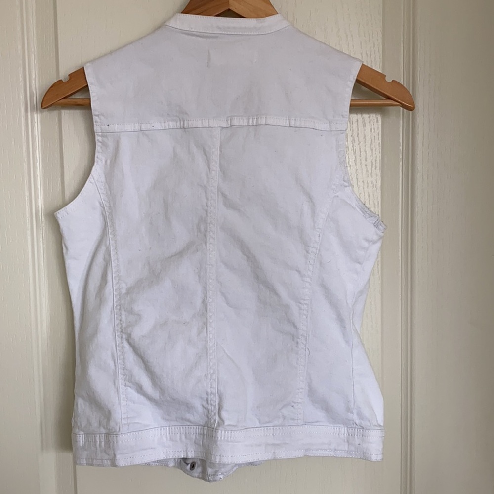 White statement vest⭐️ - Picture 2 of 2